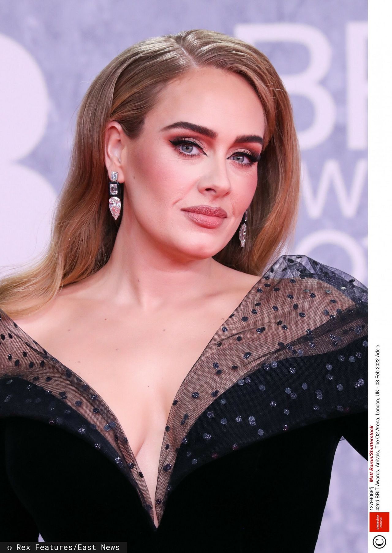 Adele postawiła na klasyczną czerń