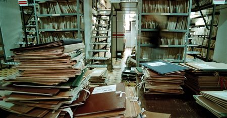 Publikowanie numerów ksiąg wieczystych ujawnia dane wrażliwe. Sąd poparł UODO