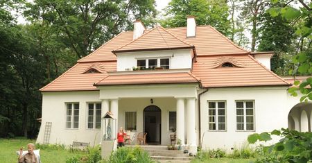 Tak dziś wygląda dworek ze "Złotopolskich". Przejęła go gwiazda TVP