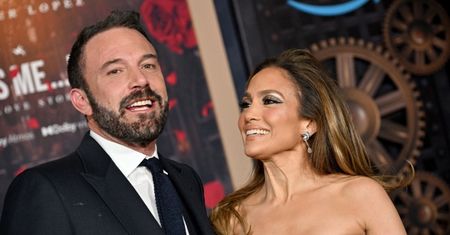 Ben Affleck i Jennifer Lopez spotkali się z okazji świąt. Aktor wręczył jej symboliczny prezent. Słodko?