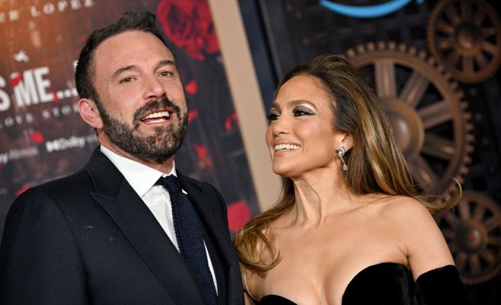 Ben Affleck i Jennifer Lopez spotkali się z okazji świąt. Aktor wręczył jej symboliczny prezent. Słodko?