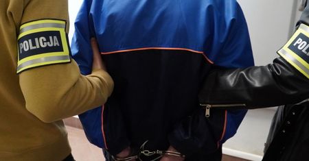Groził nożem sąsiadce. Ukrył go gdy przyjechała policja