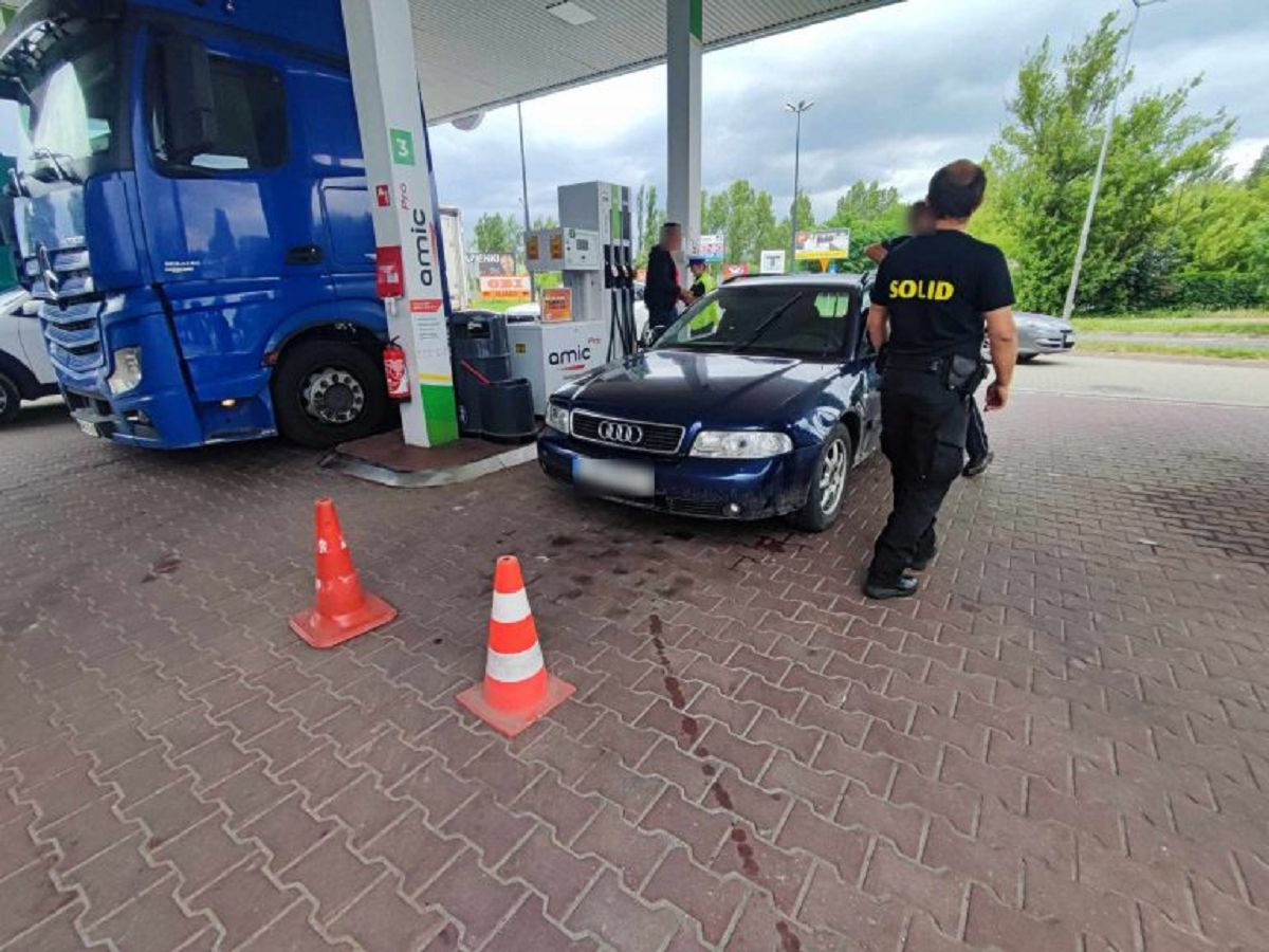 Wjechali na stację paliw. Świadek, widząc, w jakim są stanie, od razu zareagował