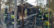 Charlęż: Pożar domku letniskowego. Na miejscu działało kilka zastępów straży pożarnej
