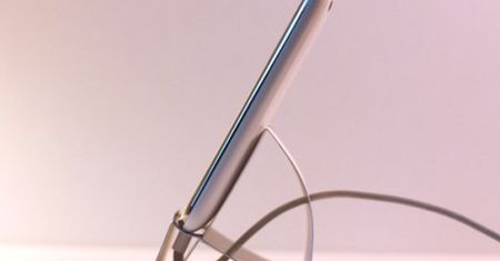 Zbuduj prosty dock do iPhone'a z kawałka kartonu