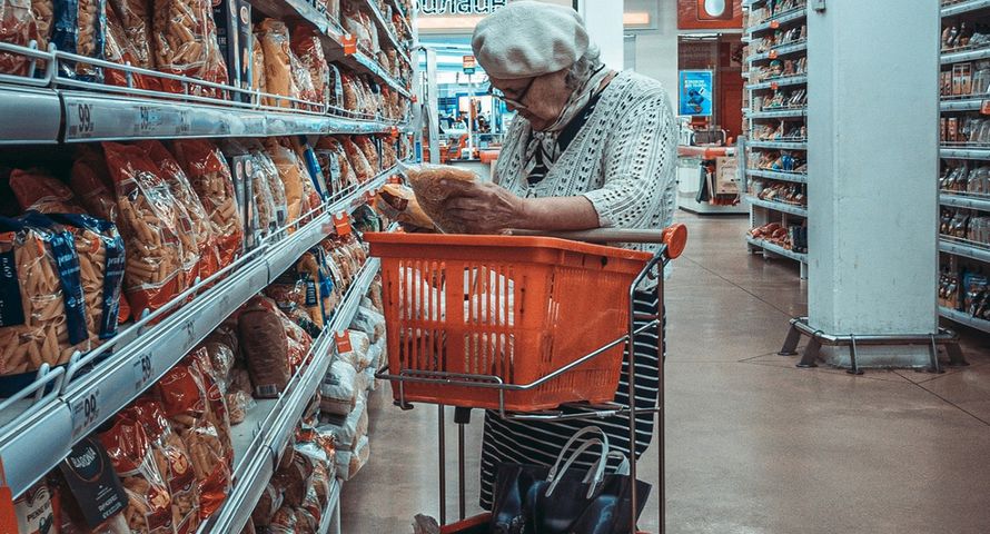 Nie podano ceny, niedozwolone "widełki". Kary dla sklepów i punktów usługowych