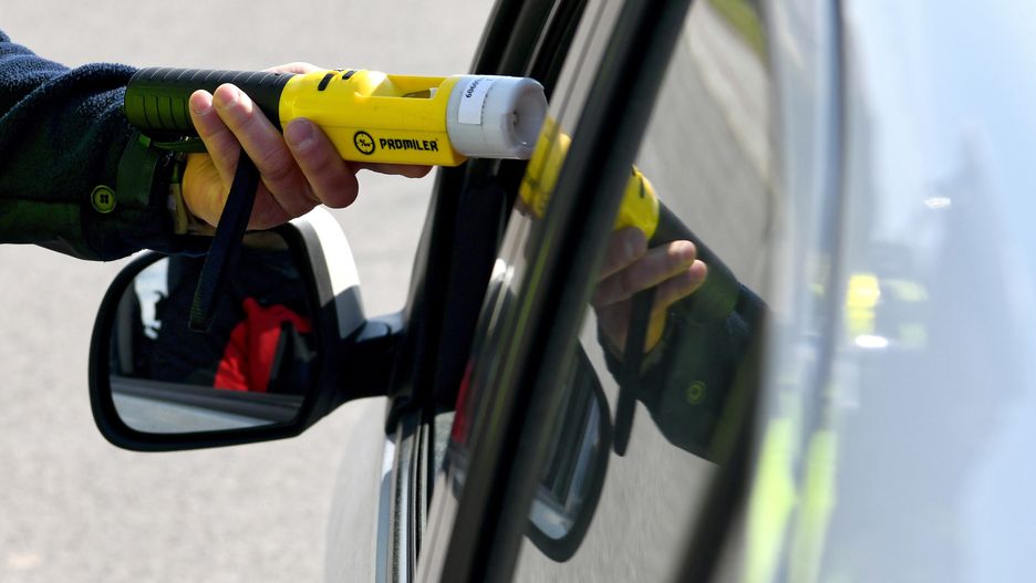 Policjanci sprawdzili stan trzeźwości kierowcy