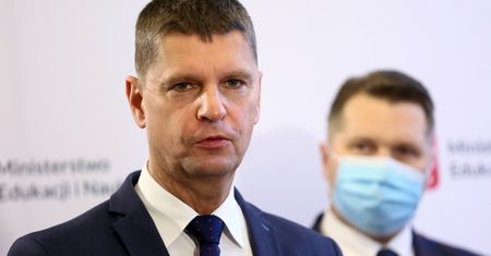 "Lex Czarnek" jest potrzebne? Wiceszef MEiN tłumaczy