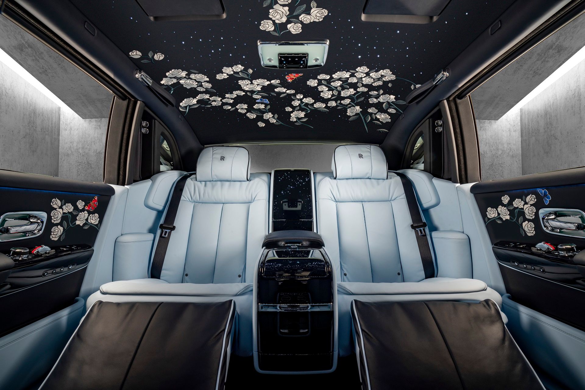 Przykład pracy rzemieślniczej z programu Rolls-Royce Bespoke