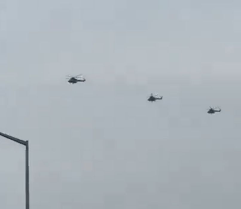 Śmigłowce Mi-2 bądź W-3 Sokół podczas akcji ratunkowej.