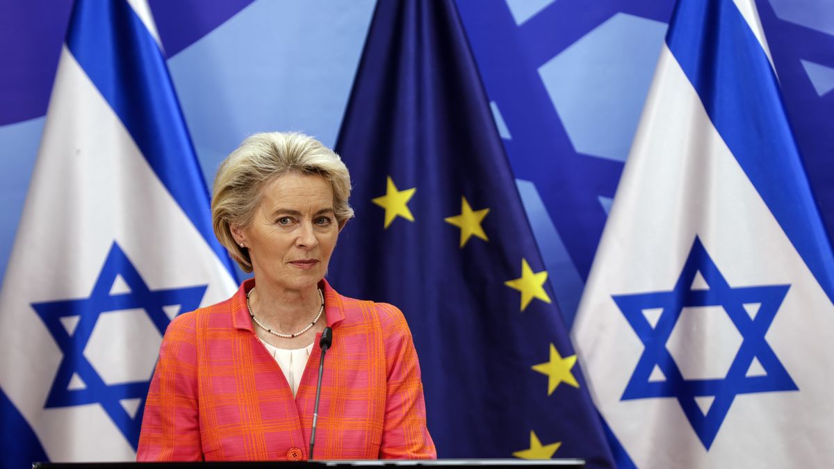 European Commission President Ursula Von Der Leyen, speaks to the media before a meeting with Israeli Prime Minister Naftali Bennett in his office in Jerusalem, Israel, 14 June 2022. EPA/AMIR COHEN / POOL Dostawca: PAP/EPA.