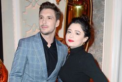 Rozśpiewani Mikołaj Roznerski i Adrianna Kalska świętują 20 lat "M jak miłość"