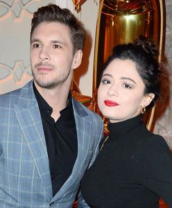 Rozśpiewani Mikołaj Roznerski i Adrianna Kalska świętują 20 lat "M jak miłość"