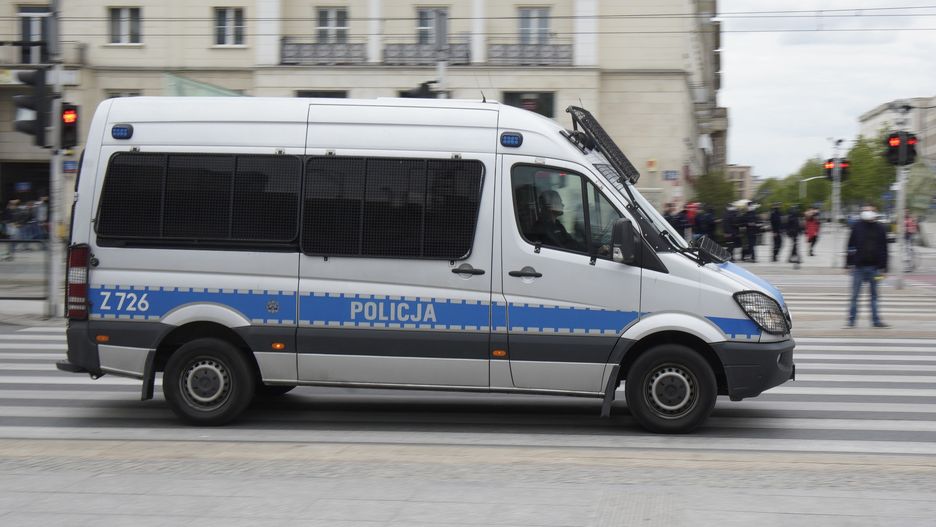 Warszawa. Do budynku przykleiło się sześć osób