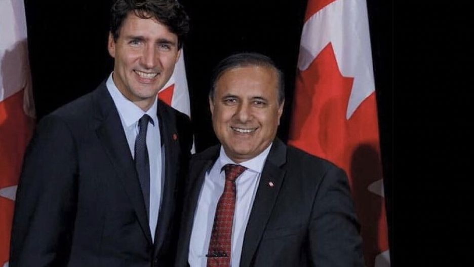 Liberalny poseł Shafqat Ali podczas kampanii wyborczej sfotografował się z premierem Justinem Trudeau 
