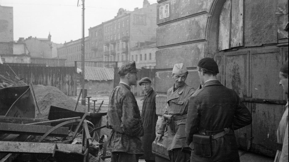 Stanisław Jankowski, który wojnę kończył w randze kapitana, w Powstaniu Warszawskim był dowódcą plutonu „Agaton” batalionu „Pięść” zgrupowania „Radosław”