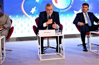 Gliński: spodziewaliśmy się większego kryzysu. "Gdzie indziej skazywali starszych na śmierć"