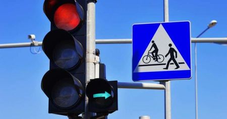Znów głośno o zielonej strzałce. Kierowcy nierówno traktowani – interwencja RPO