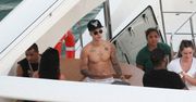 Bieber bez koszulki na jachcie!