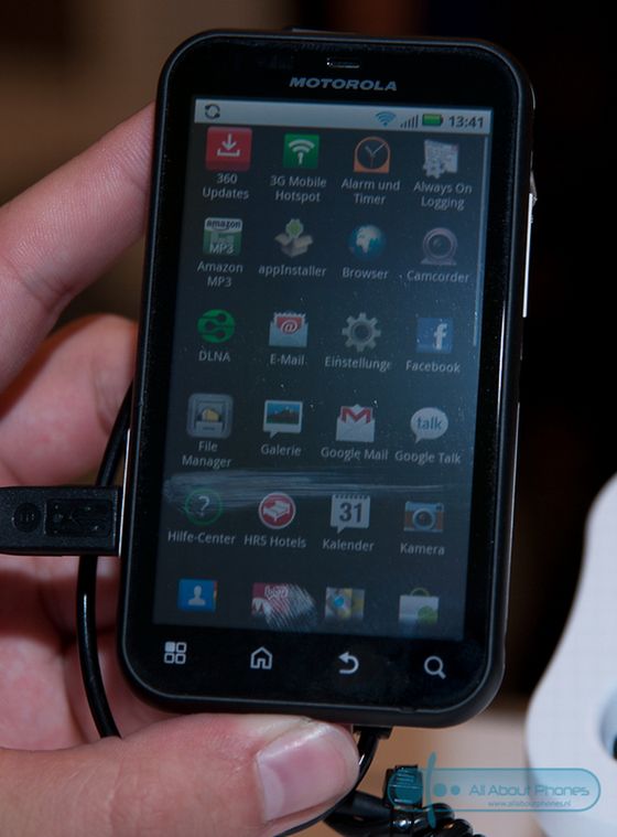 Motorola Milestone 2 i Motorola Defy na zdjęciach "na żywo" 4