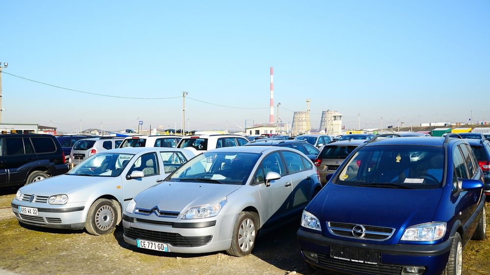 Zdjęcie samochodów z Shutterstock.com / fot. Bokstaz