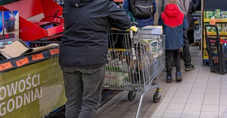 Od 2025 roku Wigilia będzie wolna, ale dojdzie handlowa niedziela. Związkowcy komentują