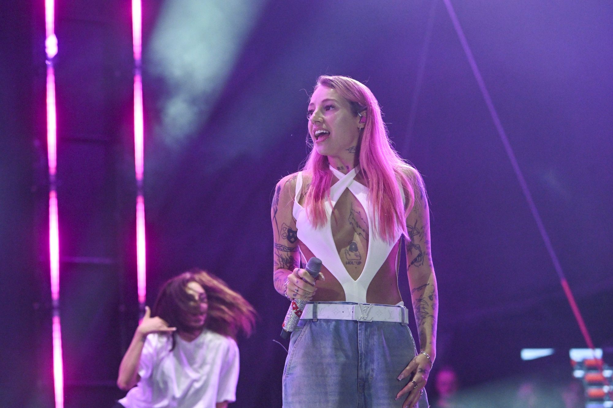 Young Leosia gorzko o przyjaźni