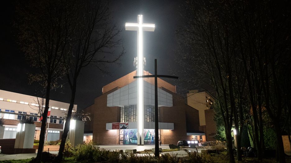 Ogromny podświetlany krzyż w Lublinie. Część mieszkańców niezadowolona 