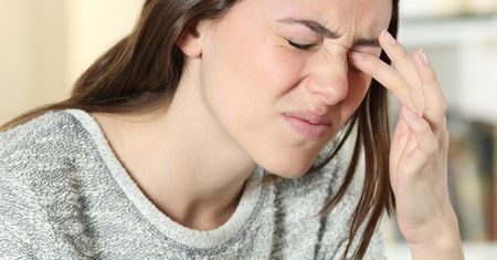 Często drga ci powieka? Sygnał alarmowy