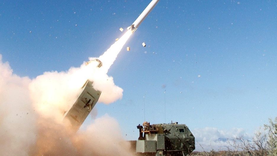 Start pocisku PrSM z wyrzutni HIMARS.