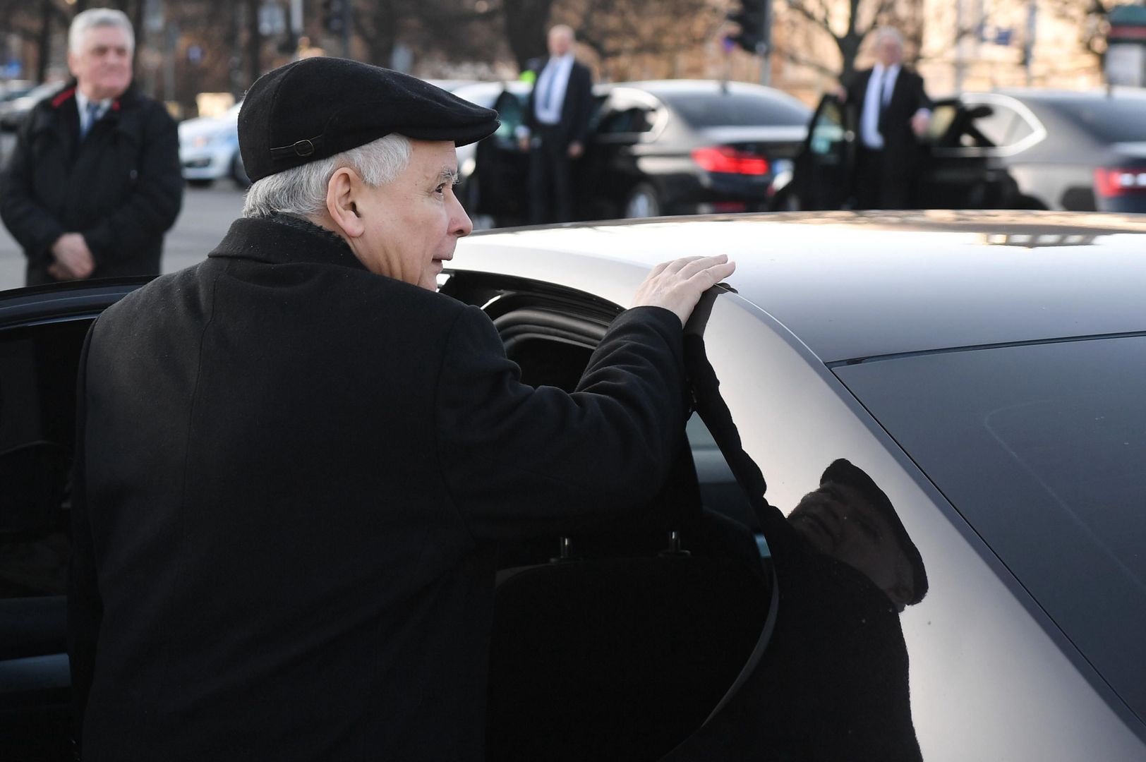 Jarosław Kaczyński wybrał się do kościoła limuzyną (zdj. ilustracyjne)