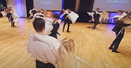 Układ ze studniówki już jest hitem. Ludzie oglądają po kilka razy