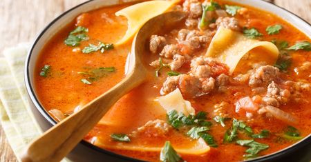 Zupa bolońska to mój pewniak na Wszystkich Świętych. Rozgrzewa i syci lepiej niż bigos
