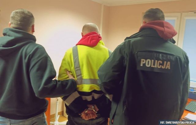 Szybka reakcja policjantów zapobiegła rozprzestrzenieniu się ognia