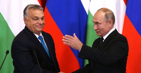Media: Orban namawia UE do wznowienia relacji z Rosją. I krytykuje Bidena