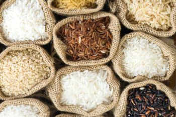 Kurzy się w sklepach, bo Polacy nie kupują. Ma więcej wartości niż zwykły biały ryż