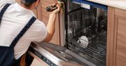 Ile kosztuje podłączenie zmywarki? Tyle fachowiec bierze za swoją pracę