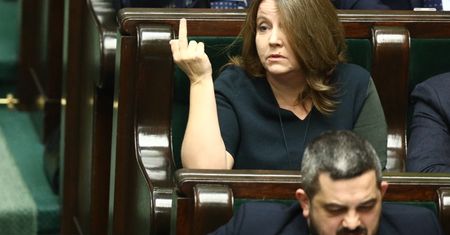 Głosowanie nad pieniędzmi dla TVP. Sejmowa nagana dla Lichockiej za środkowy palec została anulowana