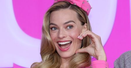 Paznokcie w stylu Barbie. Różowe szaleństwo trwa
