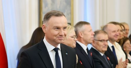 Fatalne wyniki sondażu dla Dudy. W tle decyzja ws. Morawieckiego