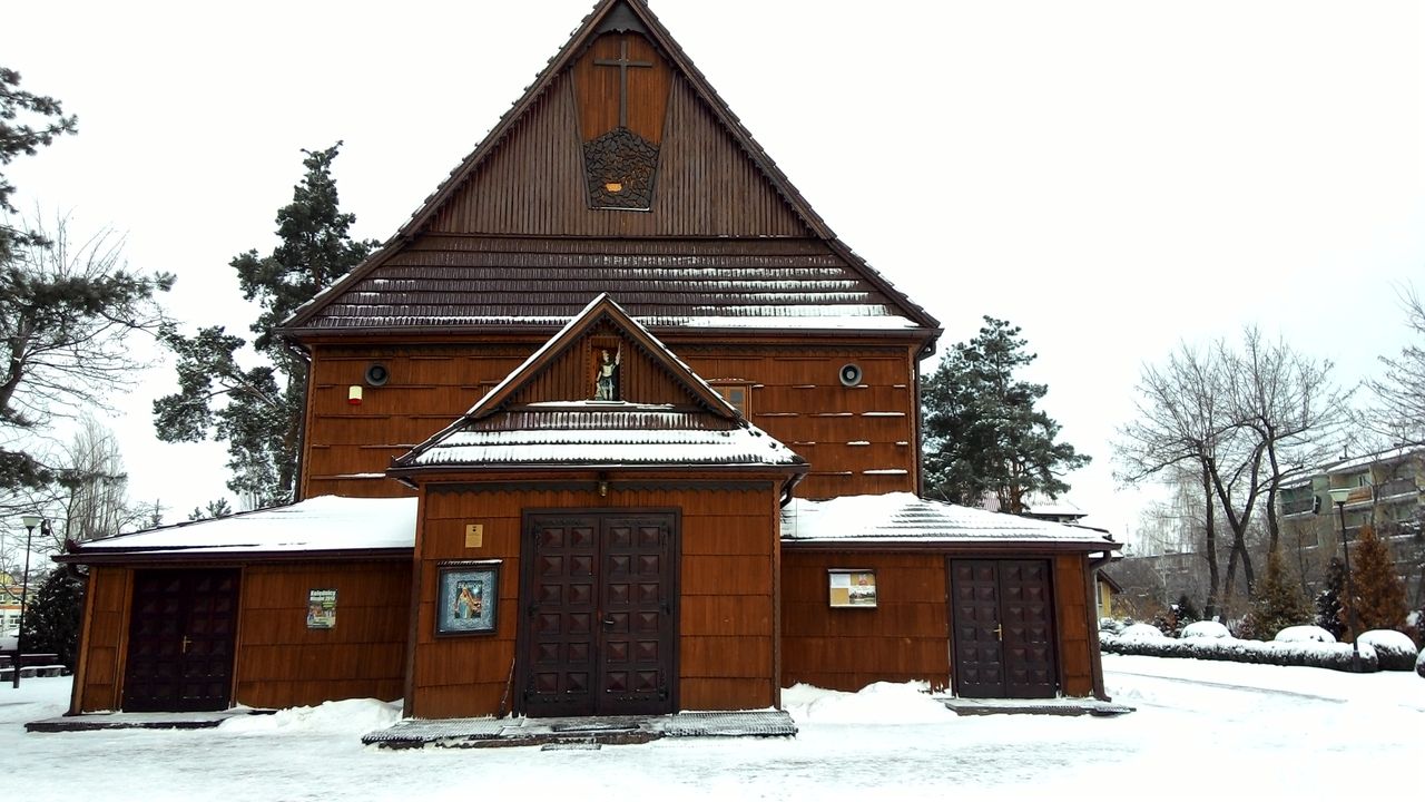 drewniany kościółek w Stalowej Woli