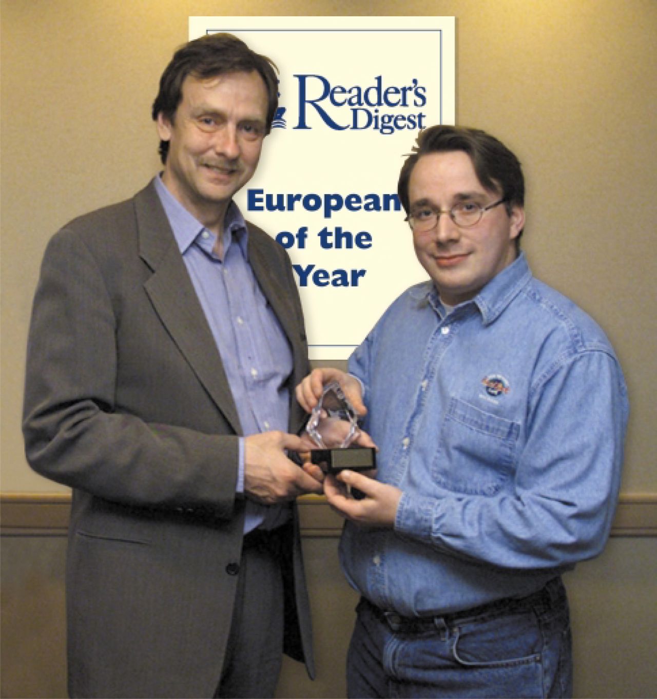 8 stycznia 2002 r. zostaje mu wręczona nagroda World Technology Awards, przyznawana przez organizację World Technology Network.