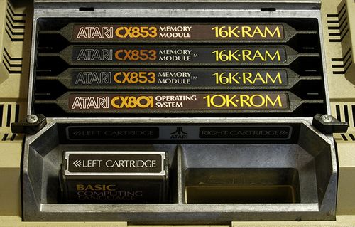 Atari 800; Cztery sloty (3 karty po 16 KB Ram i 1 slot z kartą ROM.