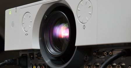 Sony VPL-FHZ55 — laserowy wymiatacz