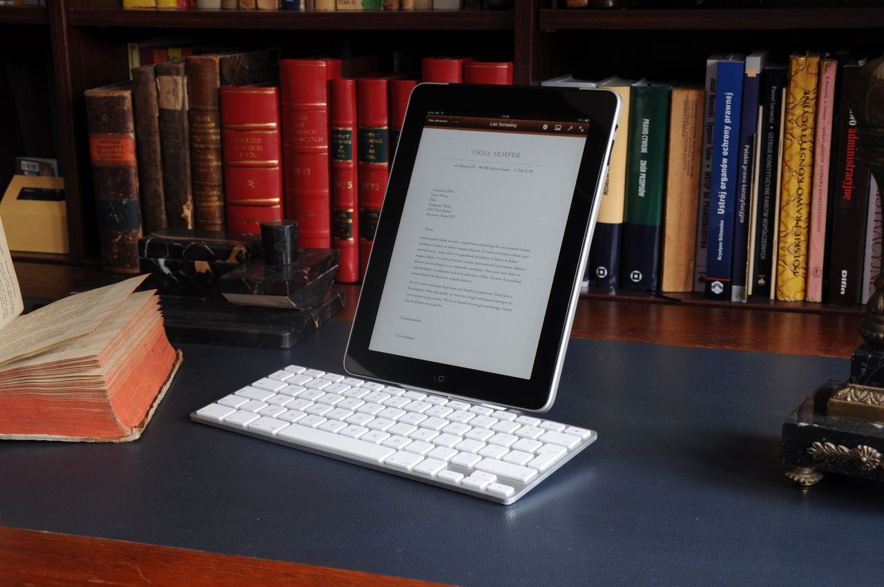 Apple iPad Keyboard Dock - przyczepka do roadstera