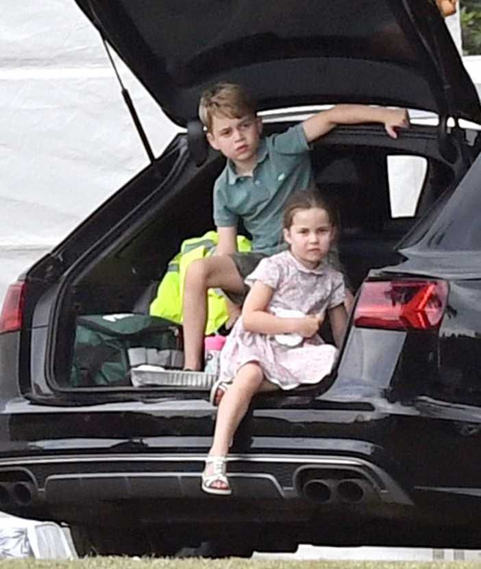 Kate Middleton z dziećmi w parku