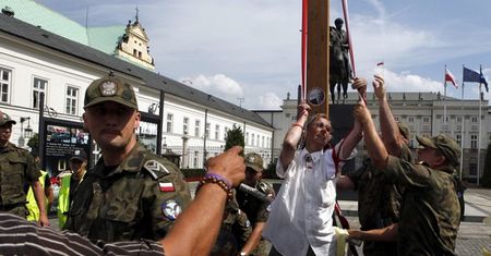 Modlili się o rozwiązanie sprawy przeniesienia krzyża
