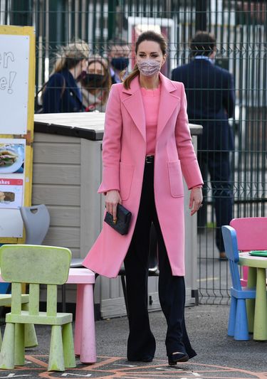 Księżna Kate w różowym płaszczu, marzec 2021