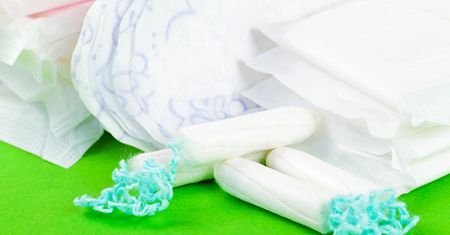 Podpaski i tampony groźne dla zdrowia. Znaleziono środki rakotwórcze