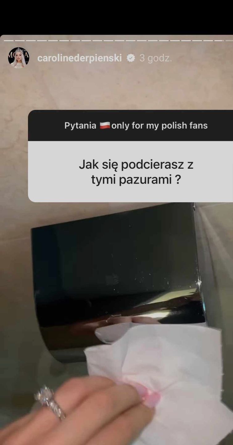 Caroline Derpieński - jak się podciera?